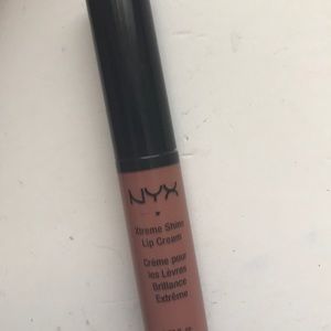 NYX XTREME SHINE LIP CREME